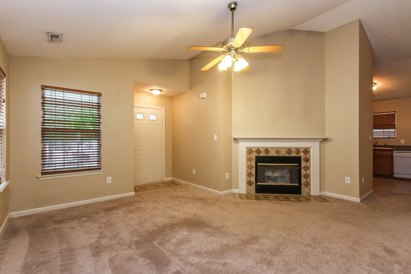 1,530/Mo, 15281 Ten Point Dr Noblesville, IN 46060 Living Room View 3