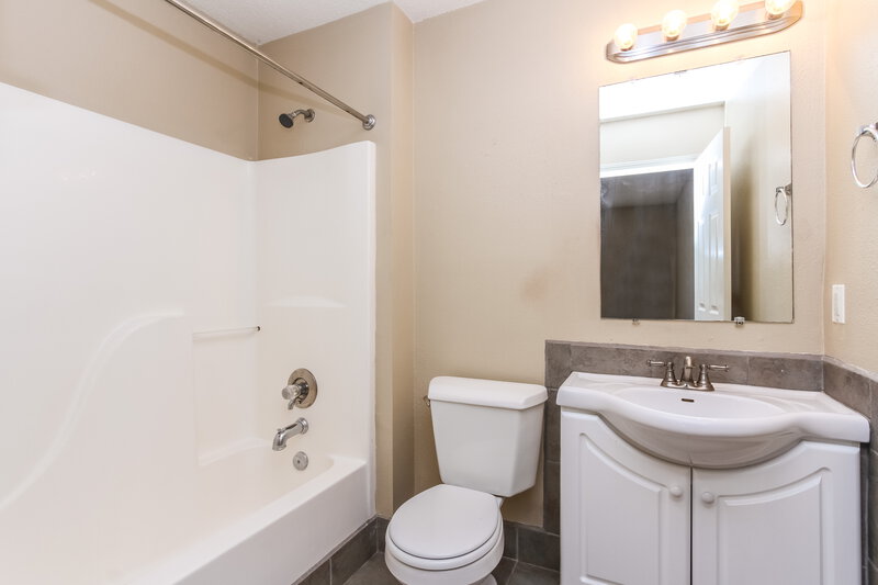 1,530/Mo, 15281 Ten Point Dr Noblesville, IN 46060 Master Bathroom View