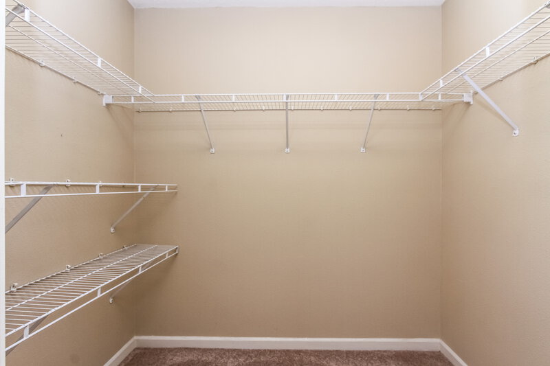 1,530/Mo, 15281 Ten Point Dr Noblesville, IN 46060 Walk In Closet View