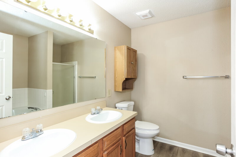 2,025/Mo, 8130 Amble Way Indianapolis, IN 46237 Main Bathroom View