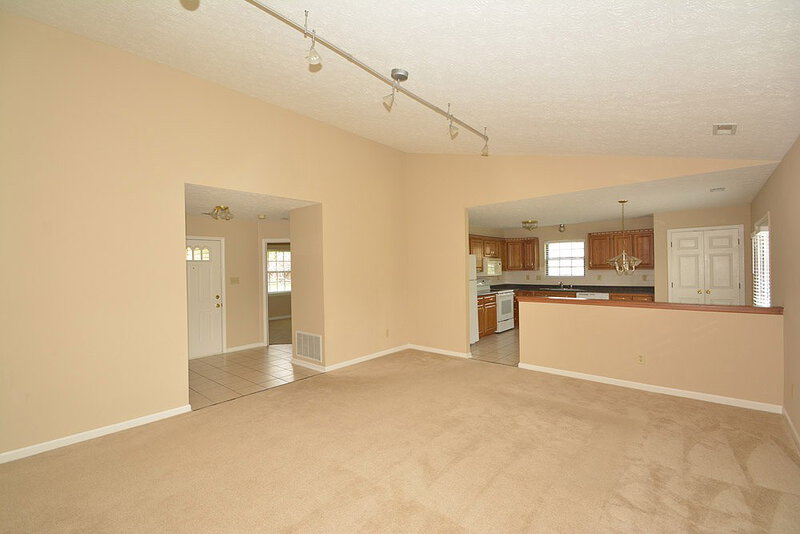 2,320/Mo, 5510 Allison Way Noblesville, IN 46062 Family Room View 2