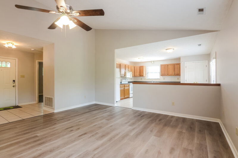 1,830/Mo, 5510 Allison Way Noblesville, IN 46062 Living Room View 2