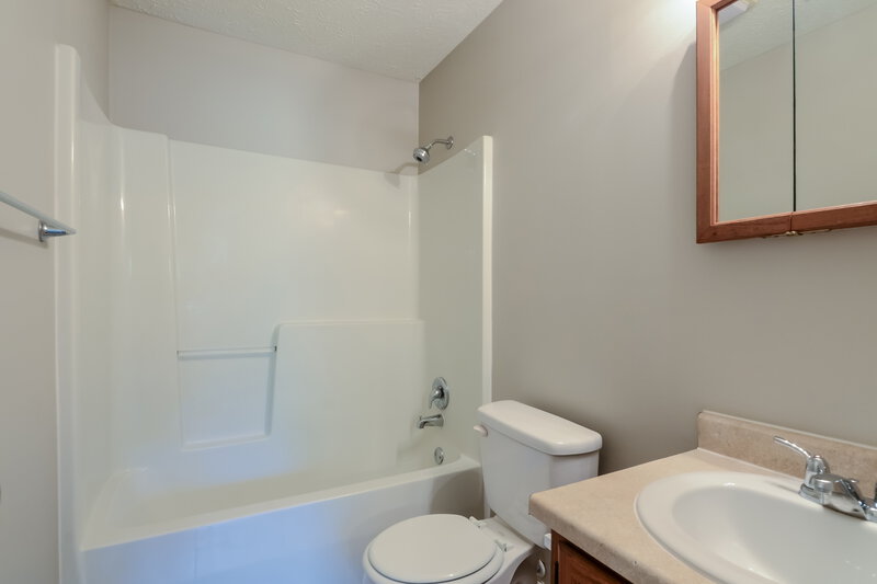 1,830/Mo, 5510 Allison Way Noblesville, IN 46062 Main Bathroom View