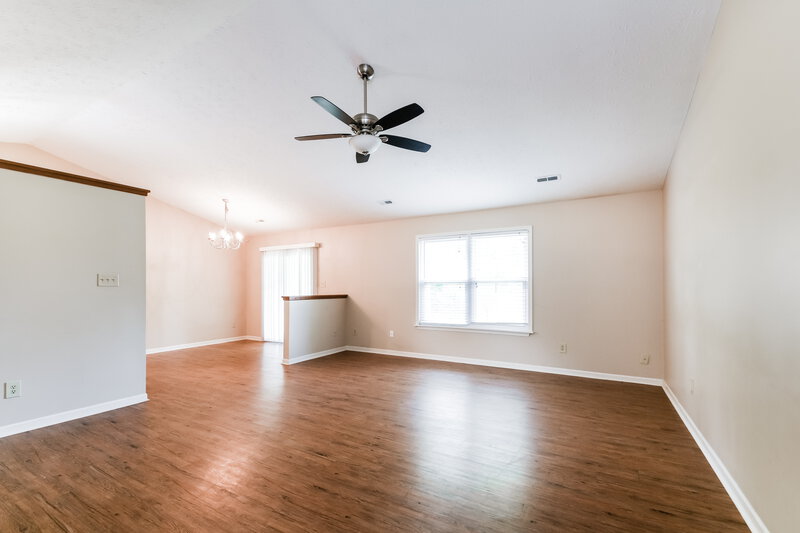 2,680/Mo, 5508 Pine Hill Dr Noblesville, IN 46062 Living Room View 3