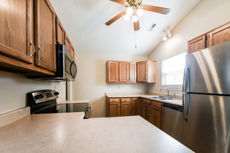 2,680/Mo, 5508 Pine Hill Dr Noblesville, IN 46062 Kitchen View