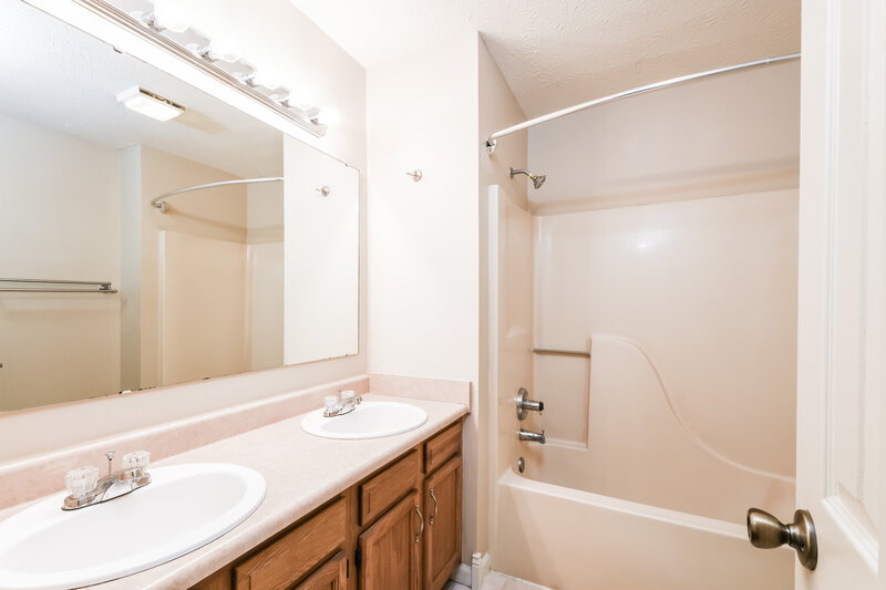 2,680/Mo, 5508 Pine Hill Dr Noblesville, IN 46062 Main Bedroom View
