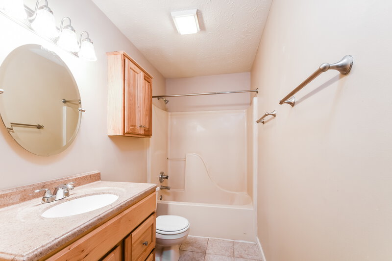 2,680/Mo, 5508 Pine Hill Dr Noblesville, IN 46062 Bathroom View