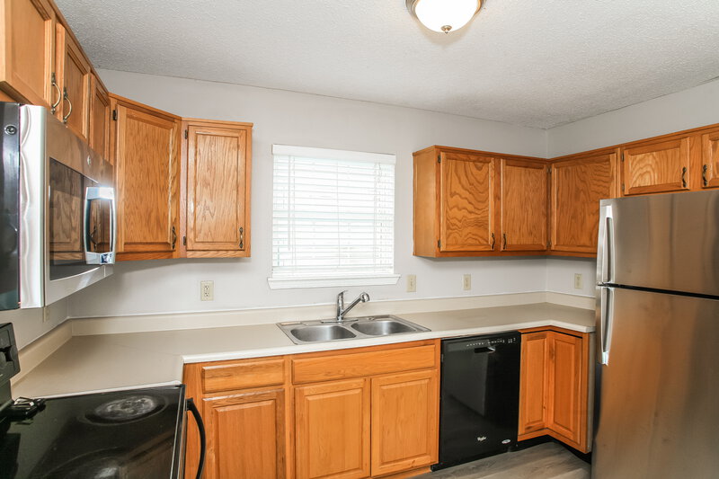 2,035/Mo, 19298 Links Ln Noblesville, IN 46062 Kitchen View 2