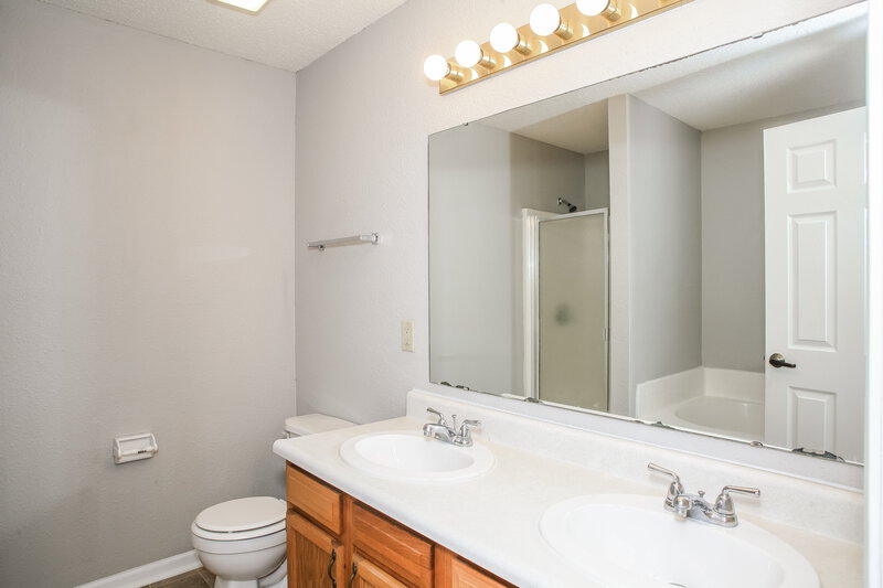 2,035/Mo, 19298 Links Ln Noblesville, IN 46062 Main Bathroom View