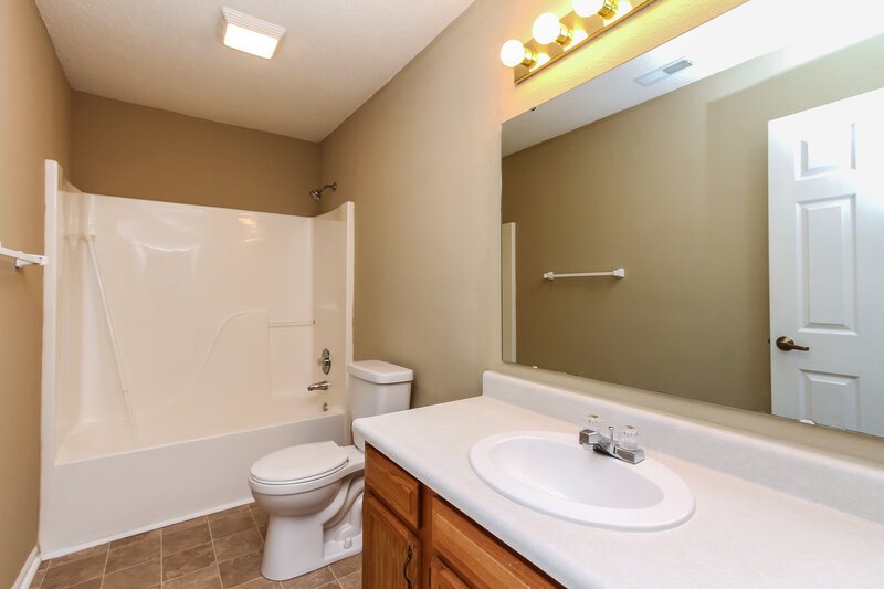 1,810/Mo, 19298 Links Ln Noblesville, IN 46062 Bathroom View