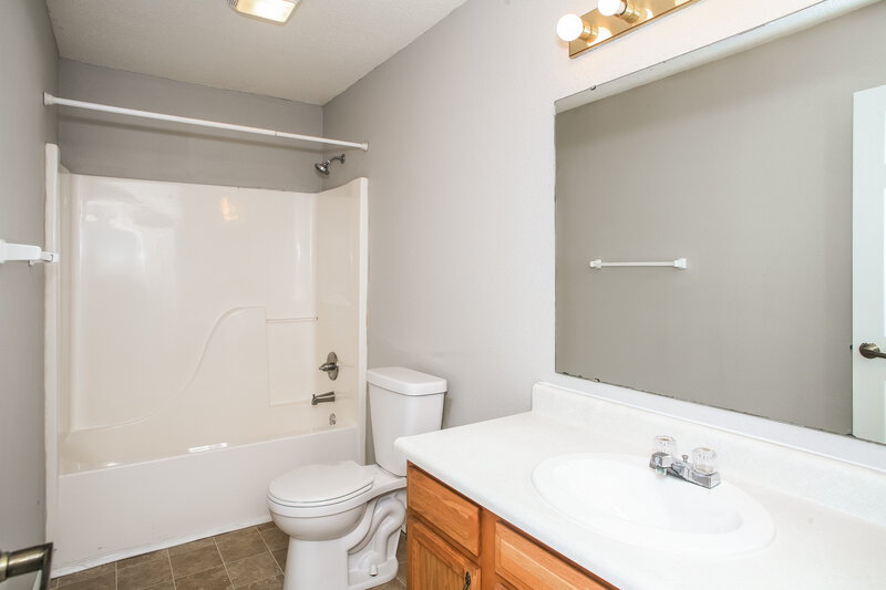 2,035/Mo, 19298 Links Ln Noblesville, IN 46062 Bathroom View