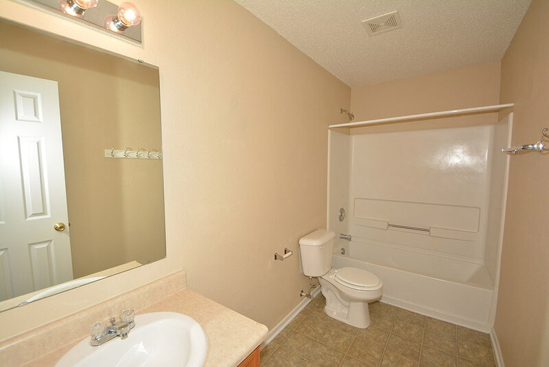 1,805/Mo, 5660 Grassy Bank Dr Indianapolis, IN 46237 Bathroom View 2