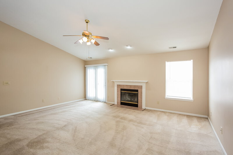 2,540/Mo, 520 Blue Spring Dr Indianapolis, IN 46239 Living Room View