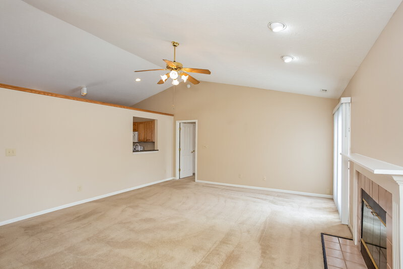 2,540/Mo, 520 Blue Spring Dr Indianapolis, IN 46239 Living Room View 2