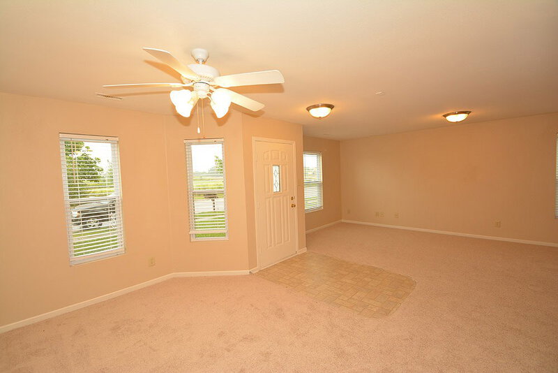 1,450/Mo, 927 Brookshire Dr Franklin, IN 46131 Dining Room View
