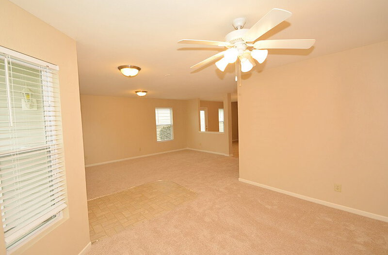 1,450/Mo, 927 Brookshire Dr Franklin, IN 46131 Dining Room View 2