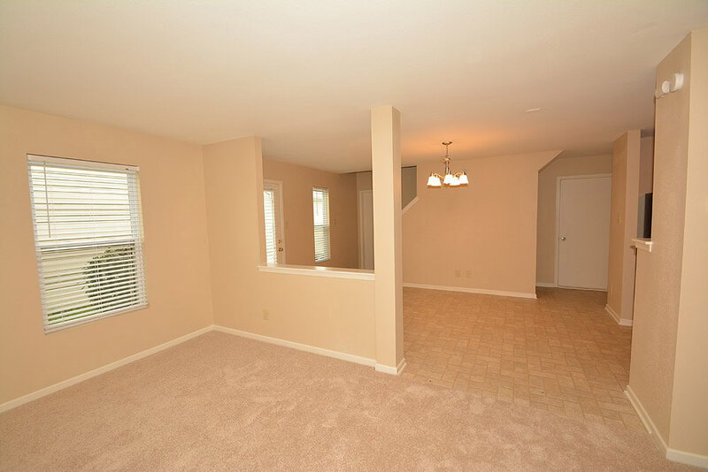 1,450/Mo, 927 Brookshire Dr Franklin, IN 46131 Living Room View 3