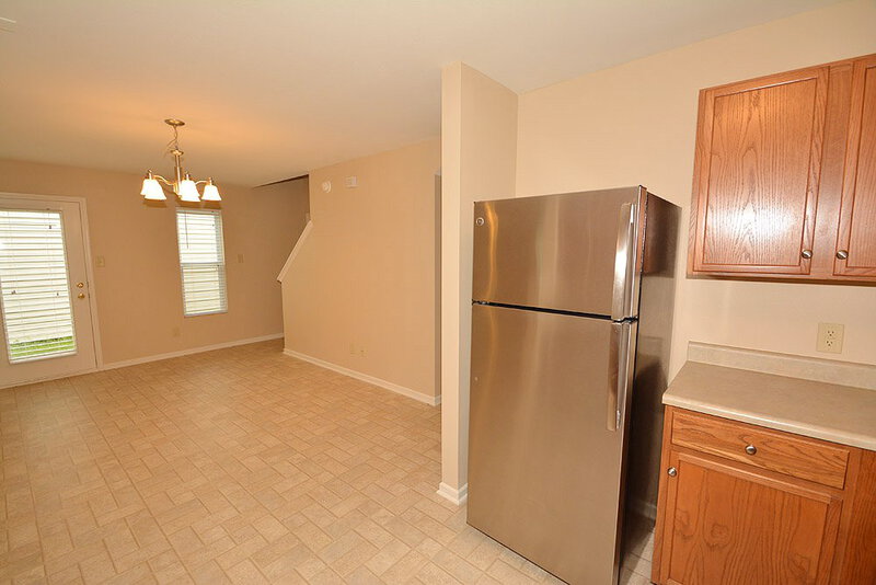 1,450/Mo, 927 Brookshire Dr Franklin, IN 46131 Kitchen View 4