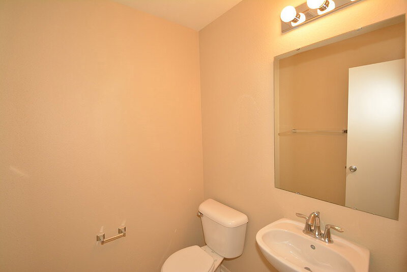 1,450/Mo, 927 Brookshire Dr Franklin, IN 46131 Bathroom View