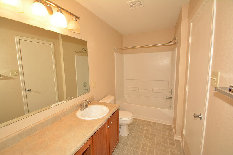 1,450/Mo, 927 Brookshire Dr Franklin, IN 46131 Master Bathroom View 2