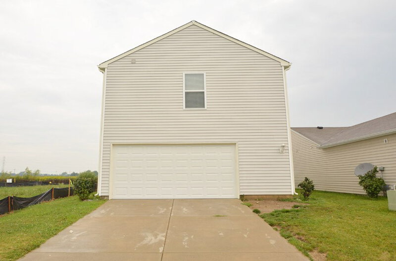 1,450/Mo, 927 Brookshire Dr Franklin, IN 46131 Garage View