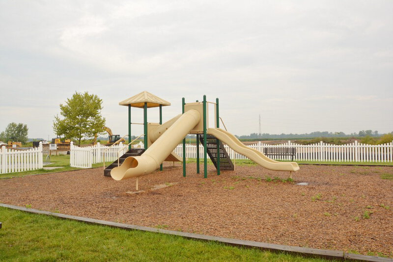 1,450/Mo, 927 Brookshire Dr Franklin, IN 46131 Playground View