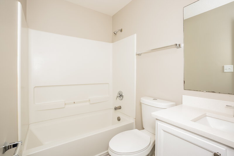 1,475/Mo, 8118 Little River Ln Indianapolis, IN 46239 Main Bathroom View