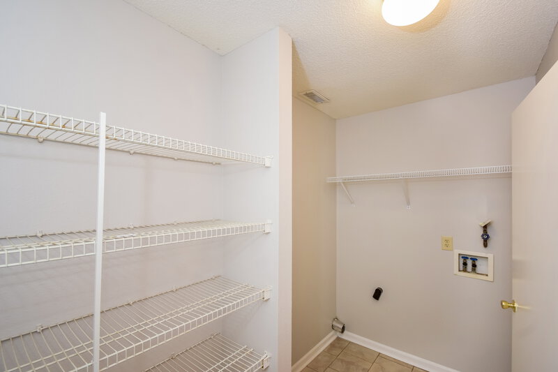 2,120/Mo, 354 Atherton Dr Carmel, IN 46032 Laundry Room View