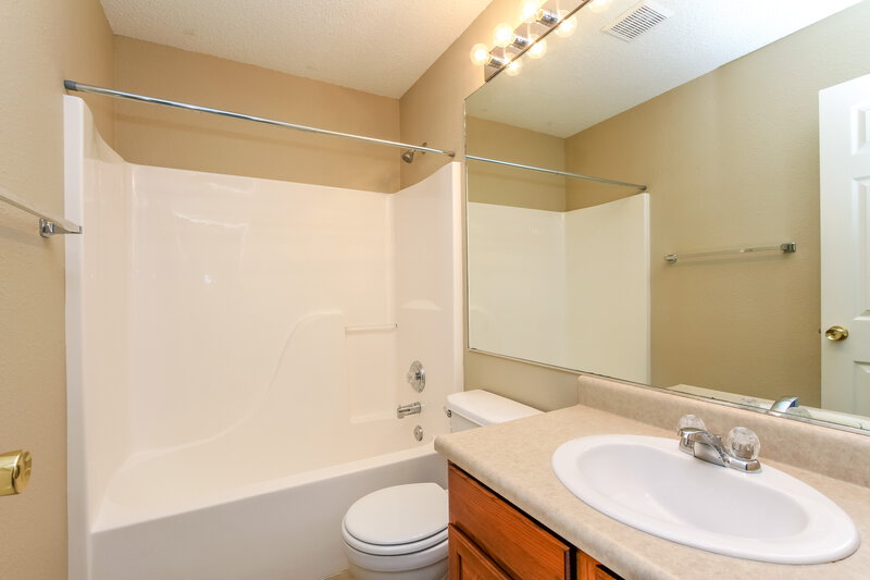 1,930/Mo, 15534 Dusty Trl Noblesville, IN 46060 Bathroom View