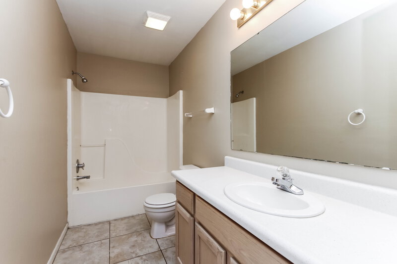2,495/Mo, 6568 Rushing River Noblesville, IN 46062 Bathroom View