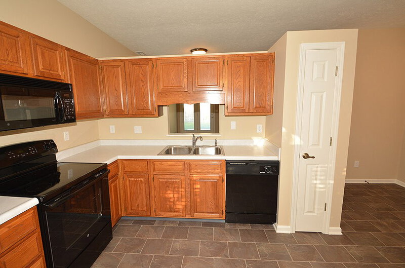 1,450/Mo, 7510 Dry Branch Ct Indianapolis, IN 46236 Kitchen View 2