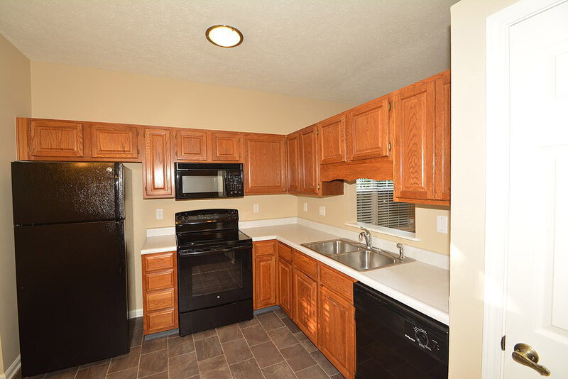 1,450/Mo, 7510 Dry Branch Ct Indianapolis, IN 46236 Kitchen View 3
