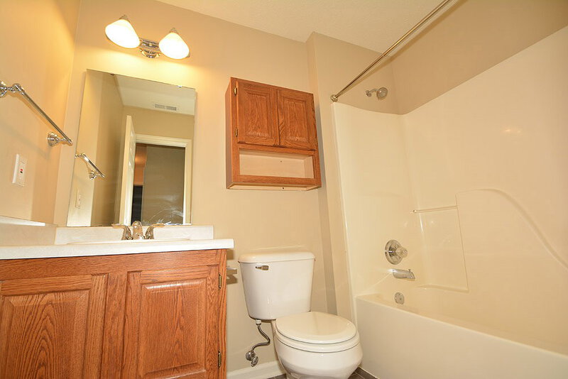 1,450/Mo, 7510 Dry Branch Ct Indianapolis, IN 46236 Bathroom View