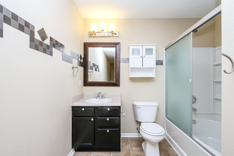 1,620/Mo, 10926 Gathering Dr Indianapolis, IN 46259 Master Bathroom View
