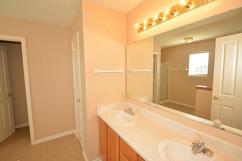 2,005/Mo, 9855 Glenburr Ct Fishers, IN 46038 Master Bathroom View