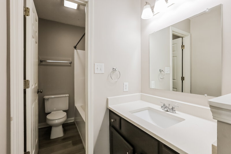 1,960/Mo, 6114 King Lear Ct Indianapolis, IN 46254 Main Bathroom View