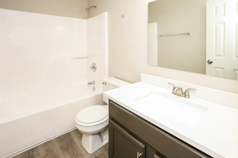 2,460/Mo, 6114 King Lear Ct Indianapolis, IN 46254 Bathroom View