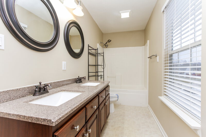 1,690/Mo, 4956 Onslow Ct Greenwood, IN 46142 Bathroom View