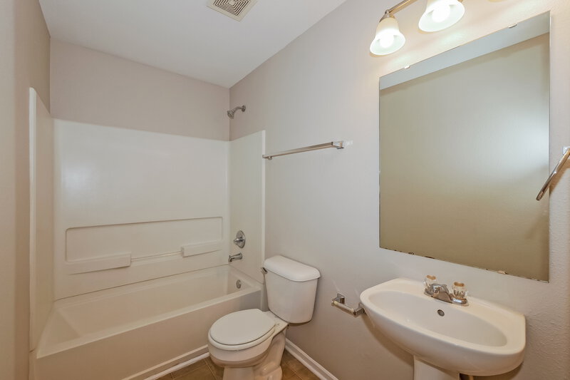 1,645/Mo, 10646 Pavilion Dr Indianapolis, IN 46259 Bathroom View