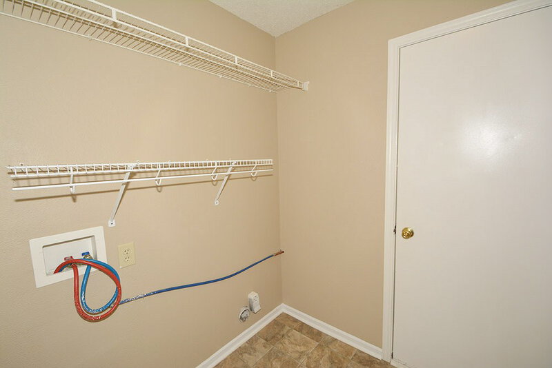 2,370/Mo, 6792 W Raleigh Dr McCordsville, IN 46055 Laundry View