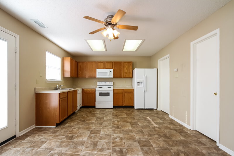 1,785/Mo, 5746 N Plymouth Ct McCordsville, IN 46055 Kitchen View