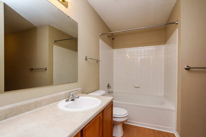 1,785/Mo, 5746 N Plymouth Ct McCordsville, IN 46055 Bathroom View