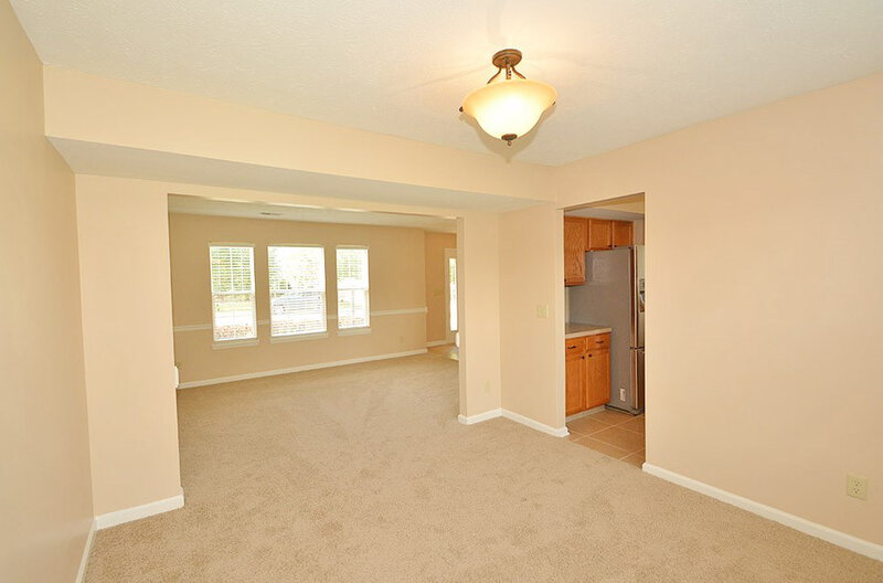 1,660/Mo, 10211 Carmine Dr Noblesville, IN 46060 Dining Room View 2