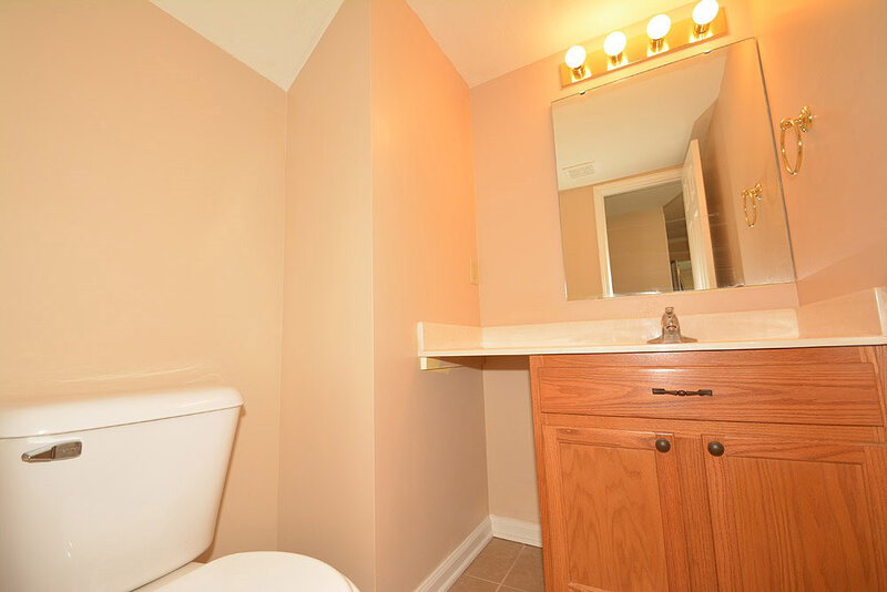 1,660/Mo, 10211 Carmine Dr Noblesville, IN 46060 Bathroom View
