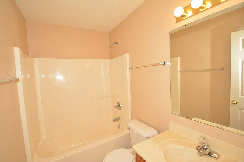 1,660/Mo, 10211 Carmine Dr Noblesville, IN 46060 Bathroom View 2