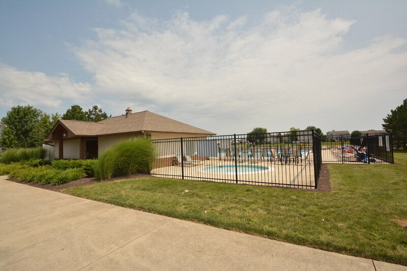 1,660/Mo, 10211 Carmine Dr Noblesville, IN 46060 Pool View