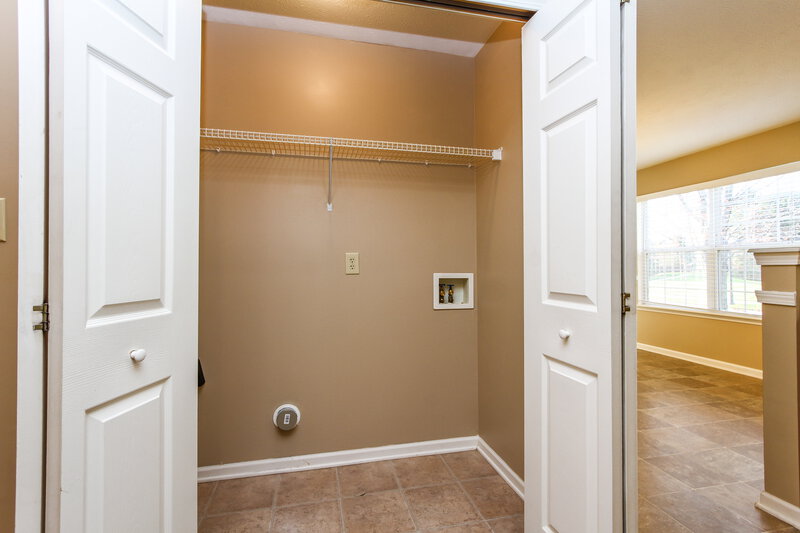 1,990/Mo, 10802 Washington Bay Dr Fishers, IN 46037 Laundry Room View
