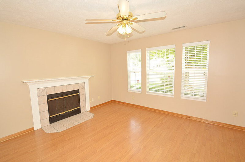 1,540/Mo, 8555 Country Club Blvd Indianapolis, IN 46234 Family Room View 2