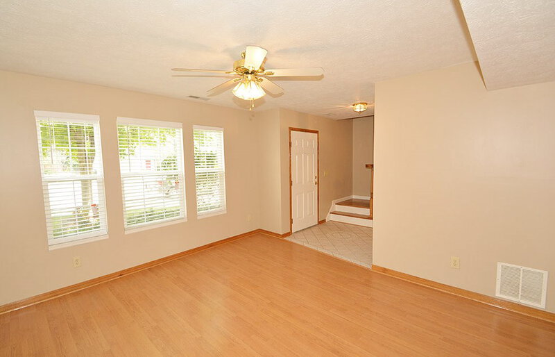 1,540/Mo, 8555 Country Club Blvd Indianapolis, IN 46234 Family Room View 3