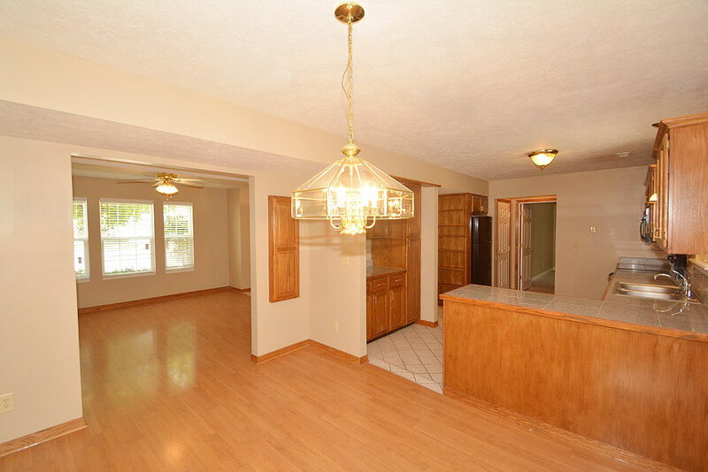 1,540/Mo, 8555 Country Club Blvd Indianapolis, IN 46234 Dining Area View 2
